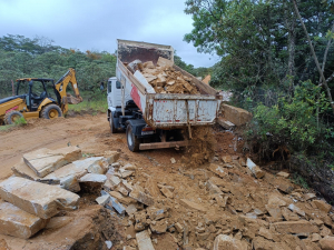 Prefeitura reconstrói bueiro na região da Serra Grande