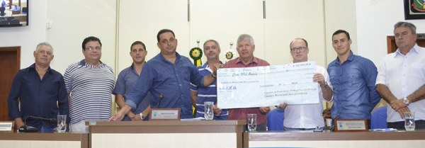 Prefeitura recebe 100 mil reais de devolução da Câmara