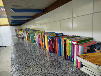 Prefeitura adquire mais de 300 livros para o Cemei