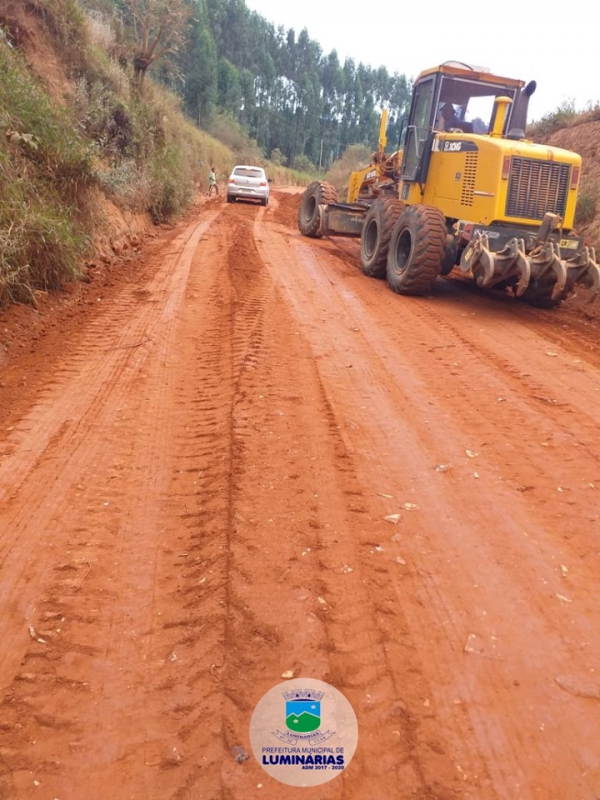Prefeitura recupera trechos da rodovia que liga Luminárias a São Bento Abade