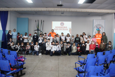Escola Municipal Francisco Diniz recebe projeto Bombeiro nas Escolas
